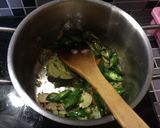 Foto langkah ke 1 dari resep Kulit Sapi Cabe Hijau Masak Santan.
