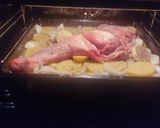 Foto del paso 5 de la receta: Paletilla de cordero al horno con patatas y cebolla