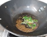 A picture of step 3 of Matar mushroom bharta.