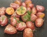A picture of step 3 of Garlic, dill and butter sautéed potatoes.
