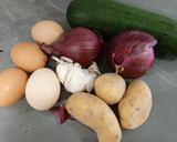 Foto del paso 1 de la receta: Tortilla de calabacín, cebolla y patata
