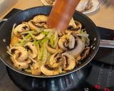 Foto del paso 2 de la receta: Pollo con puerros y champiñones
