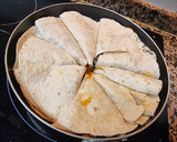 Foto del paso 4 de la receta: Tortitas rellenas de restos 🌮