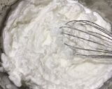 Foto langkah ke 1 dari resep Egg Souffle.