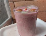 Foto del paso 4 de la receta: Licuado🧊🧃 de fresa y banano🥛🍓🍌
