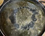 Foto del paso 4 de la receta: Arroz negro con choco y langostinos