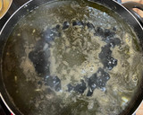 Foto del paso 4 de la receta: Arroz negro con choco y langostinos