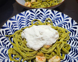 Foto del paso 4 de la receta: Tagliatelle con burrata, gambas, pistachos tostados y aliño de albahaca