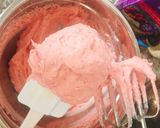 Hình bước làm 1 của món Chocolate raspberry Swiss roll