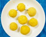 Hình bước làm 3 của món Bánh khoai lang chiên nhân thịt