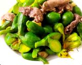 Hình bước làm 4 của món Hoa bí xào thịt bò