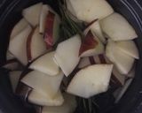 Foto langkah ke 2 dari resep Rosemary Apple Cinnamon Tea.