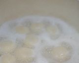 Foto langkah ke 3 dari resep Hanami Dango - Tricolor Mochi Tofu.
