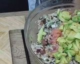 Foto del paso 3 de la receta: Aguacates rellenos de arroz y salmón