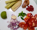 Foto langkah ke 1 dari resep Tom kha gai.