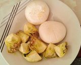 Foto del paso 7 de la receta Salchichas al vino blanco con alcachofas y champiñones