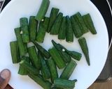 A picture of step 1 of Bhindi Punjabi Masala.