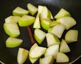 Foto langkah ke 2 dari resep Fried Pan Apple Banana Cinnamon with Honey.