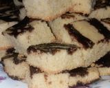 عکس مرحله 1 از دستور کیک وانیلی تابه ای با سس شکلاتی