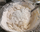 Foto del passaggio 3 della ricetta Crostata con marmellata di fichi, fichi freschi, e noci al profumo di limone