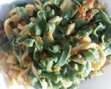 Foto del passaggio 3 della ricetta Paglia e fieno ai fiori zucca e zucchine