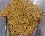 Foto langkah ke 4 dari resep Oseng mie ala angkringan.