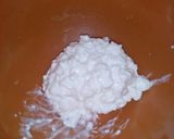 A picture of step 1 of Cottage Cheese Cracker Topper.