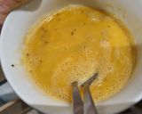 รูปขั้นตอนการทำที่ 1 ของ ไข่เจียวเห็ดแชมปิญอง Champignon Omelette