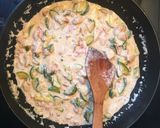 Cukkinis csirkés tészta fehérboros tejszínes szószban recept fázis 6 fotója