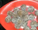 A picture of step 7 of Biscuit Ladoos.