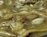 Foto del paso 6 de la receta: Alcachofas con almejas en salsa verde