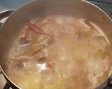 A picture of step 2 of Yakhni soup (chicken or meat stock).