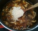 Foto del paso 6 de la receta: Risotto de boletus y langostinos con coulis de mora