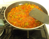 Foto del paso 9 de la receta: Coca de tomate y de harina con longanizas blancas