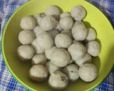 Foto langkah ke 1 dari resep Sup bakso ikan dan Daun kelor.