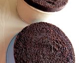 A picture of step 3 of Whipped cream frosted chocolate cake.
