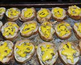 Foto del paso 2 de la receta: Tostaditas adobadas y gratinadas con cheddar