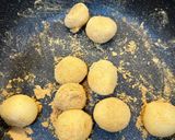Hình bước làm 2 của món Mochi phủ bột đậu nành - Kinako Mochi (きな粉餅)