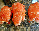 Foto del paso 4 de la receta: Rollitos de pavo en salsa de frutos rojos