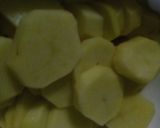 A picture of step 1 of Viazi karai.