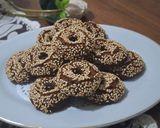 Foto langkah ke 8 dari resep ⚘️Kue ali/ kue cincin gula merah tabur wijen⚘️.