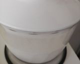 A picture of step 1 of Litchis coconut milk shake.
