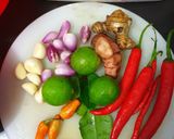 Foto langkah ke 1 dari resep Shabu Kuah Tomyam.