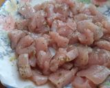 Foto del paso 2 de la receta: Pechuga de pavo al ajillo en ensalada