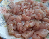 Foto del paso 2 de la receta: Pechuga de pavo al ajillo en ensalada