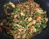 รูปขั้นตอนการทำที่ 3 ของ “พริกแกงอกไก่ถั่วพู”