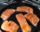 Foto del paso 3 de la receta: Salmón teriyaki mandarina con timbal de papa blanca y amarilla