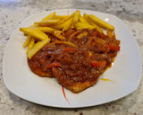 Foto del paso 7 de la receta: Filetes de cerdo en salsa de tomate y pimientos con patatas