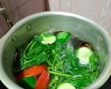 Foto langkah ke 2 dari resep 424.Sayur Bening Bayam Ketimun.