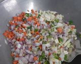 સેઝવાન રાઈસ (Schezwan Rice Recipe In Gujarati) રેસીપી સ્ટેપ2ફોટો